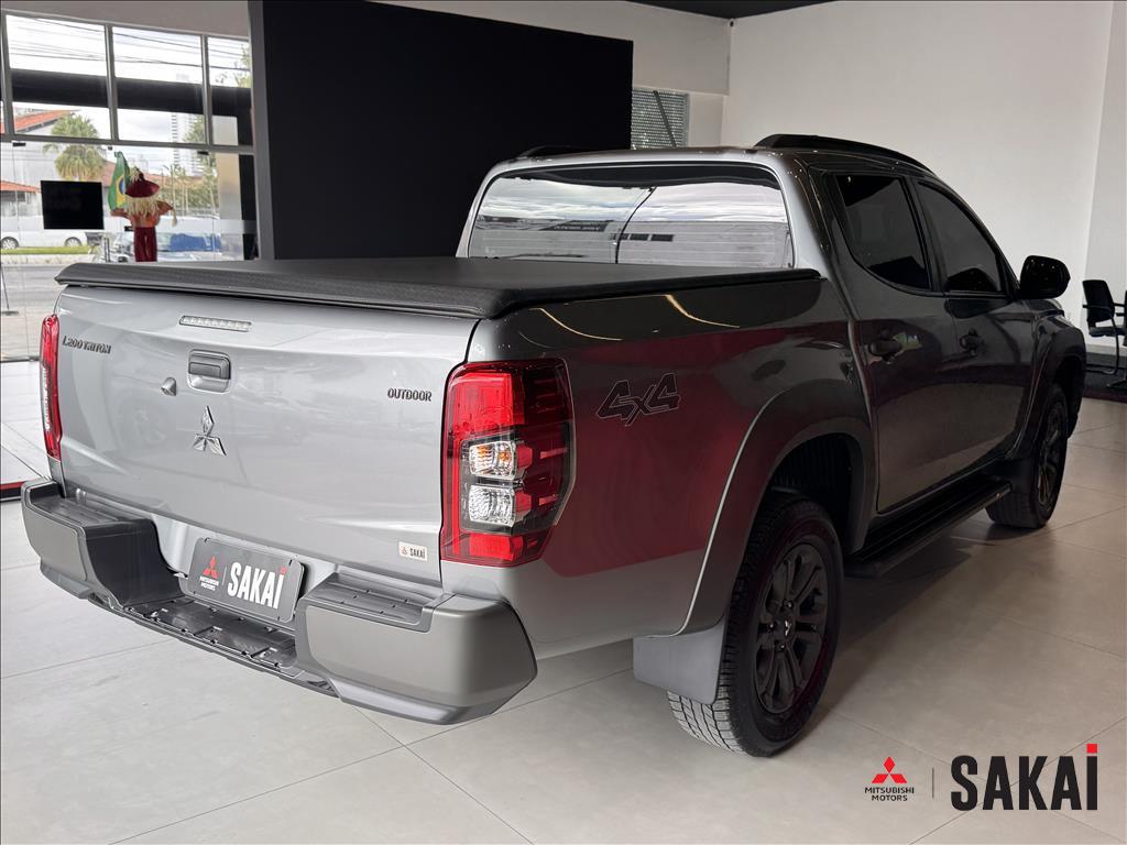 Mitsubishi-L200 TRITON-2.4 16V TURBO DIESEL SPORT OUTDOOR PLUS CD 4P 4X4 AUTOMÁTICO