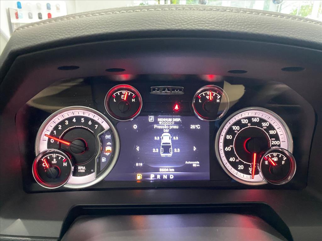 CLASSIC 5.7 V8 GASOLINA LARAMIE NIGHT EDITION CD 4X4 AUTOMÁTICO11