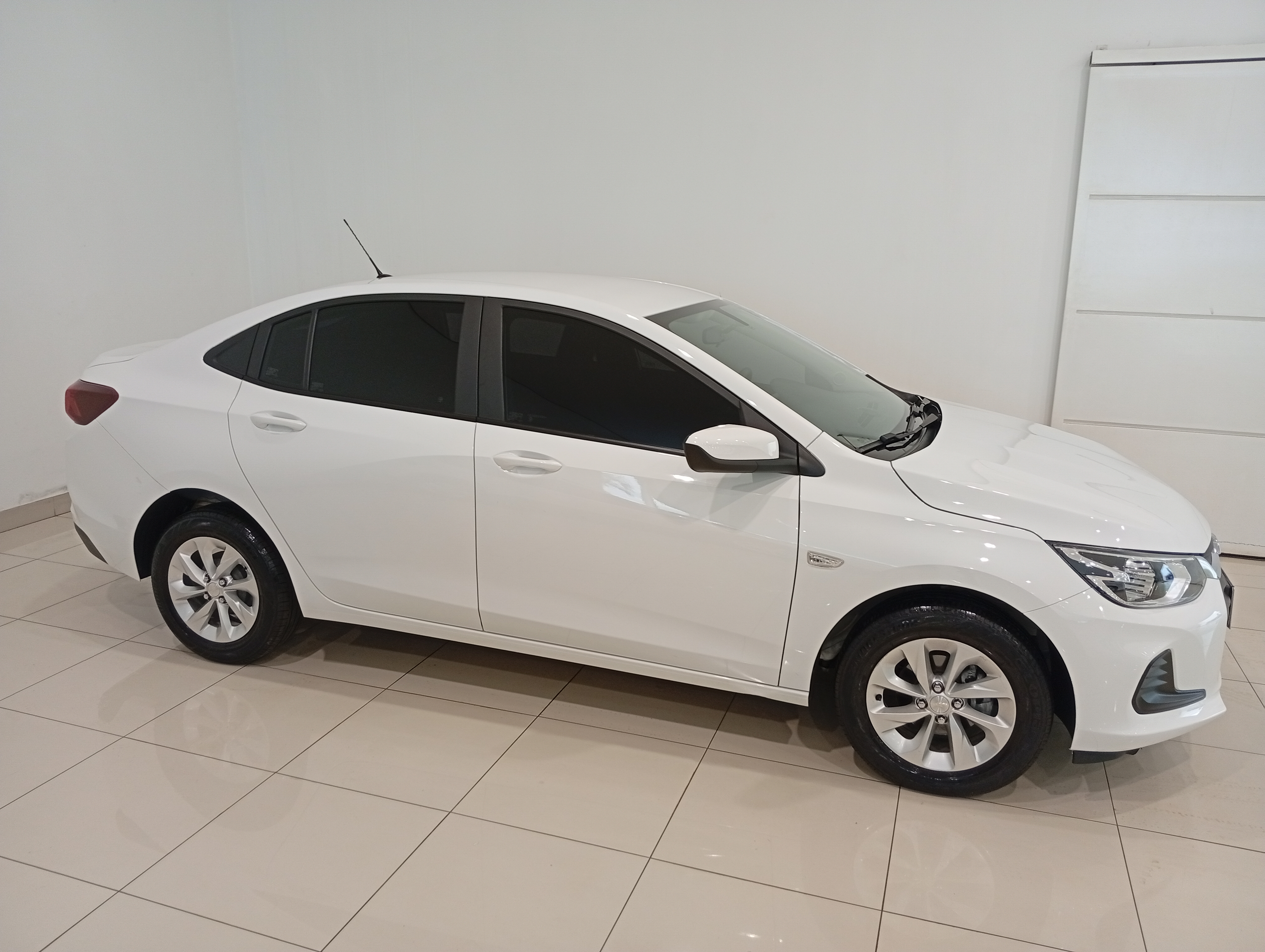 Chevrolet Onix Plus 1.0 Flex LT Manual - foto 3