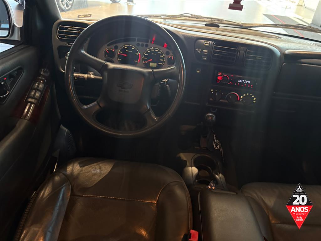 GM - Chevrolet-S10-2.8 EXECUTIVE 4X4 CD 12V TURBO ELECTRONIC INTERCOOLER DIESEL 4P MANUAL
