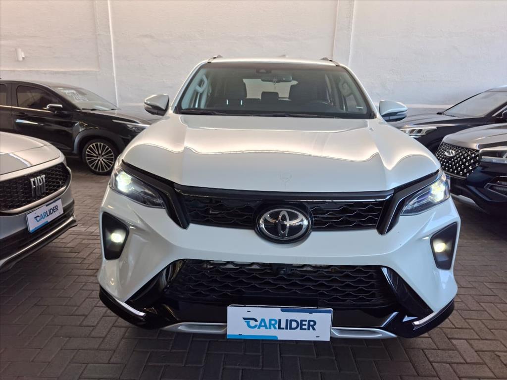 HILUX SW4 2.8 D-4D TURBO DIESEL SRX PLATINUM 7L 4X4 AUTOMÁTICO0