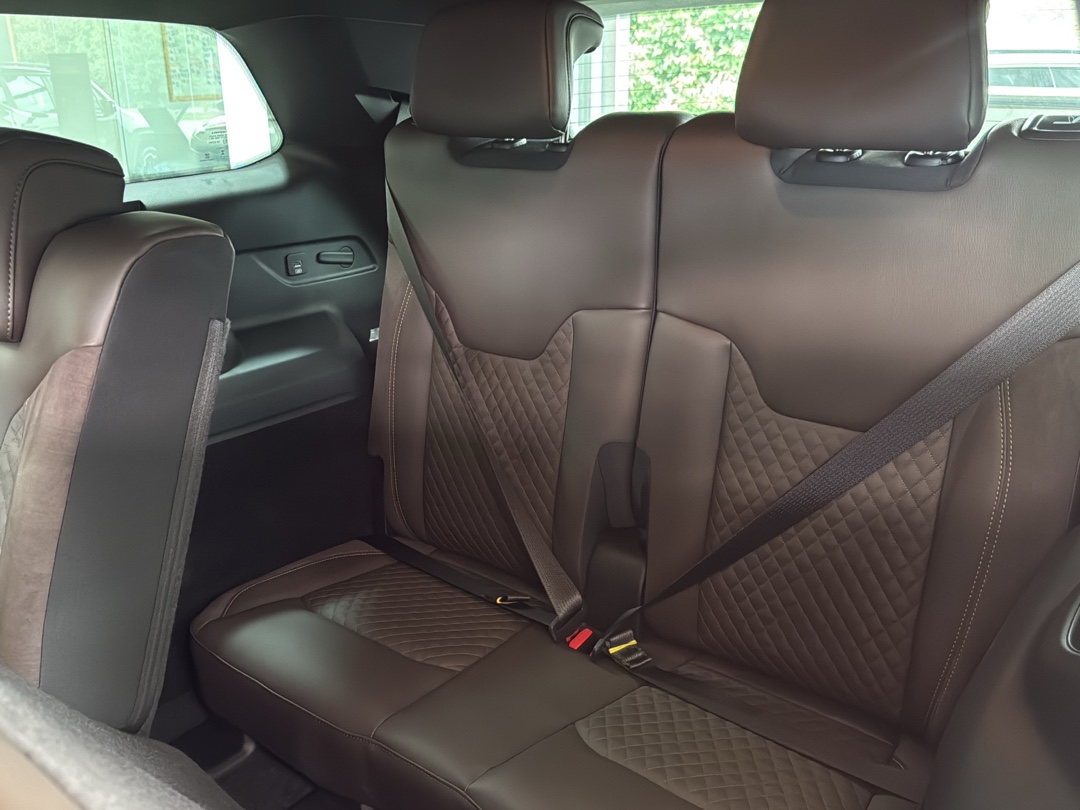 COMMANDER 1.3 T270 TURBO MHEV OVERLAND AT68