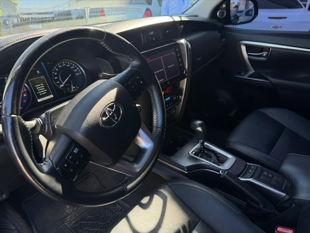 HILUX SW4 2.8 D-4D TURBO DIESEL SRX 7L 4X4 AUTOMÁTICO11