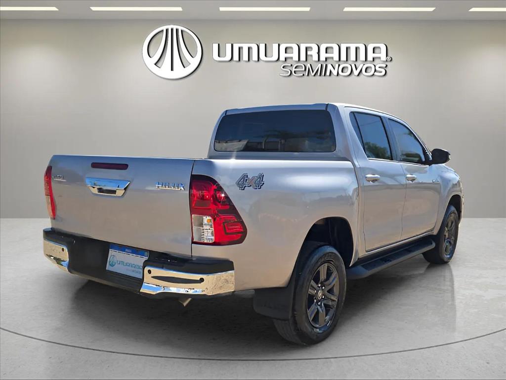 HILUX 2.8 D-4D TURBO DIESEL CD SR 4X4 AUTOMÁTICO4