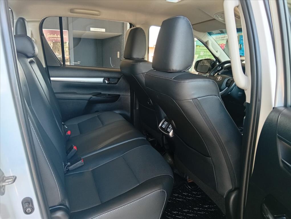 HILUX 2.8 D-4D TURBO DIESEL CD SRX 4X4 AUTOMÁTICO9
