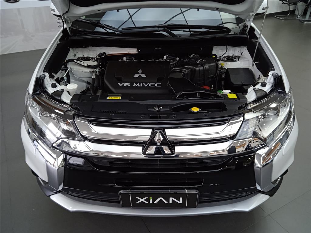 OUTLANDER 3.0 GT 4X4 V6 24V GASOLINA 4P AUTOMÁTICO OUTLANDER 3.0 GT 4X4 V6 24V GASOLINA 4P AUTOMÁTICO