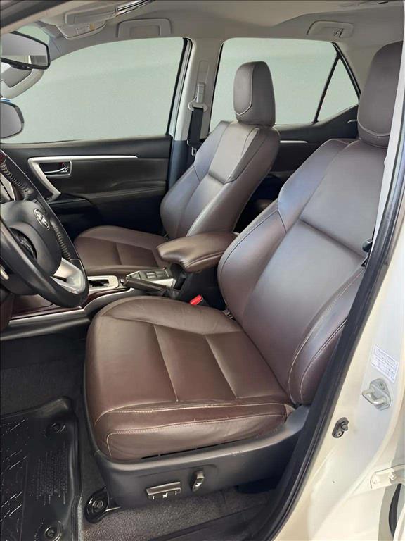 HILUX SW4 2.8 SRX 4X4 7 LUGARES 16V TURBO INTERCOOLER DIESEL 4P AUTOMÁTICO11