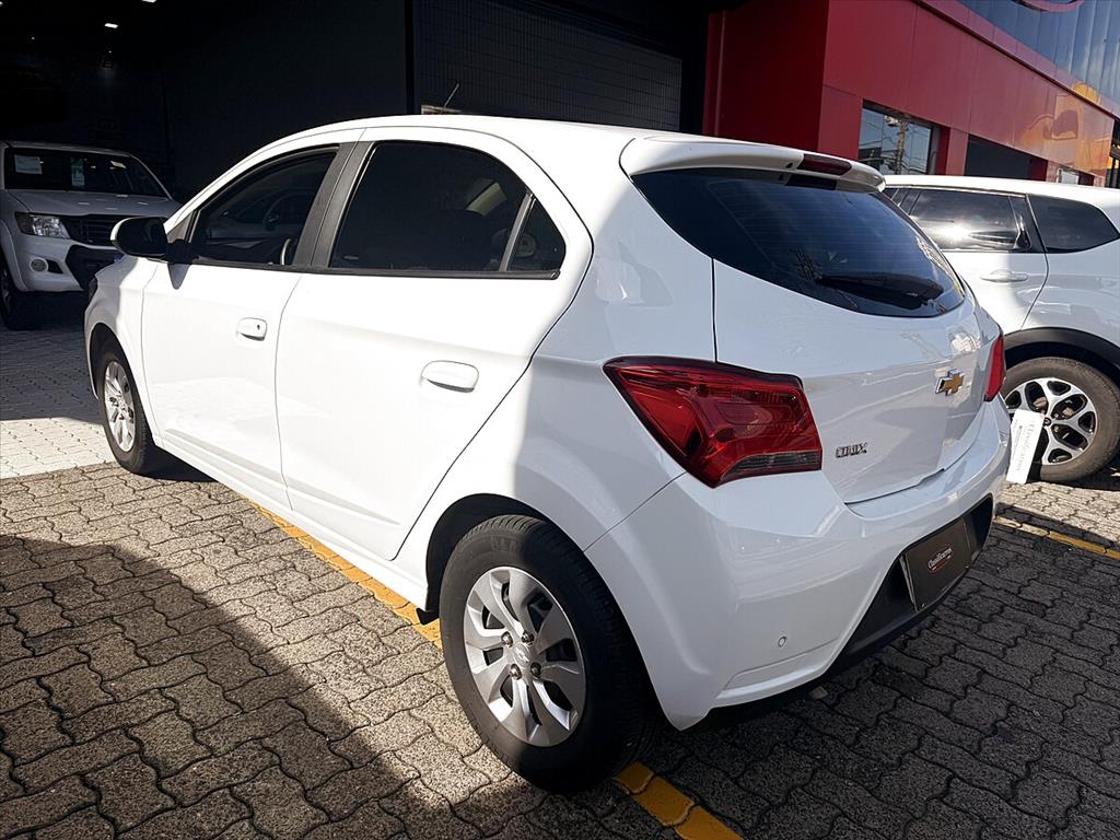 Chevrolet Onix - 1.0 MPFI LT 8V FLEX 4P MANUAL