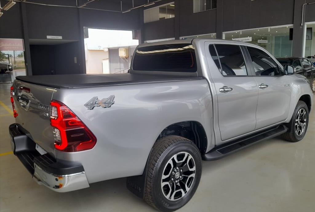 HILUX 2.8 D-4D TURBO DIESEL CD SRV 4X4 AUTOMÁTICO3