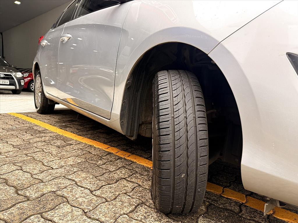 Toyota Yaris - 1.5 16V FLEX XL PLUS CONNECT MULTIDRIVE