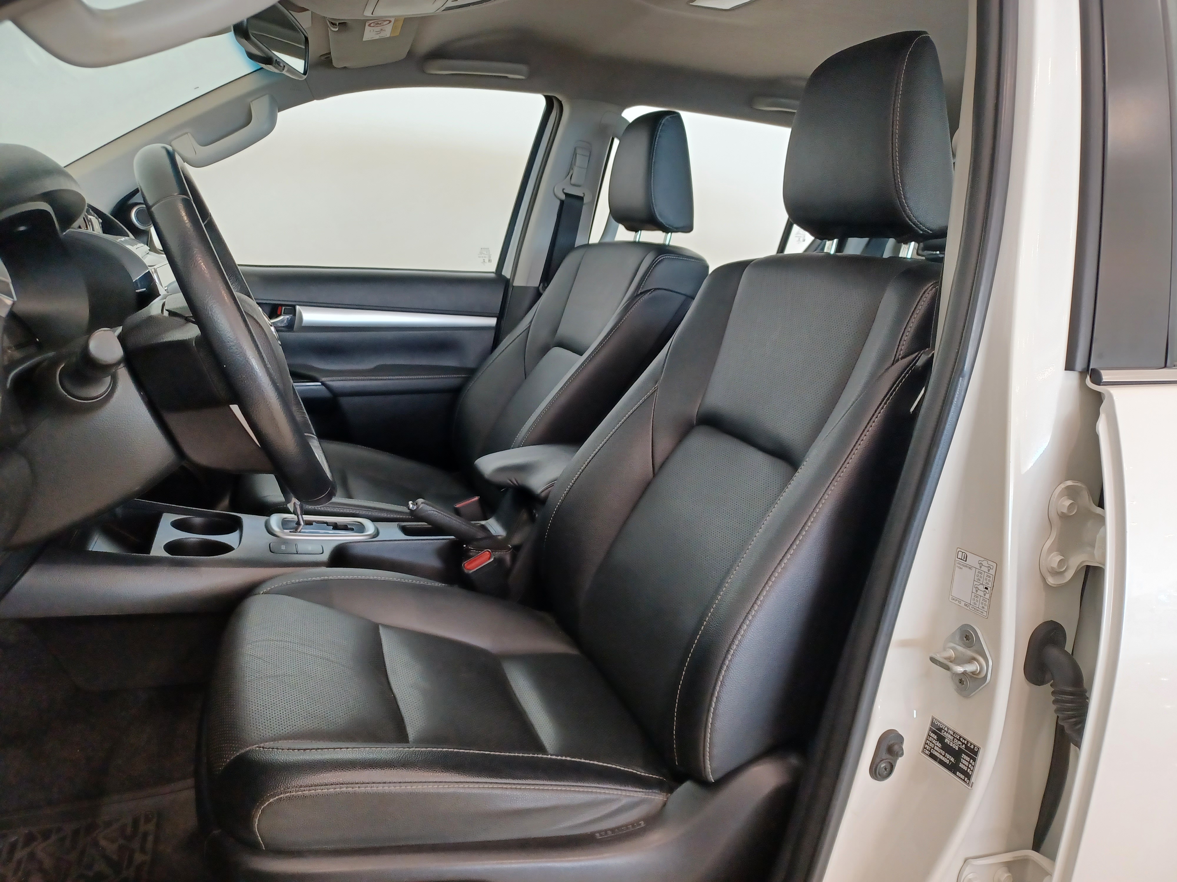 Toyota-HILUX-2.8 D-4D TURBO DIESEL CD SRX 4X4 AUTOMÁTICO
