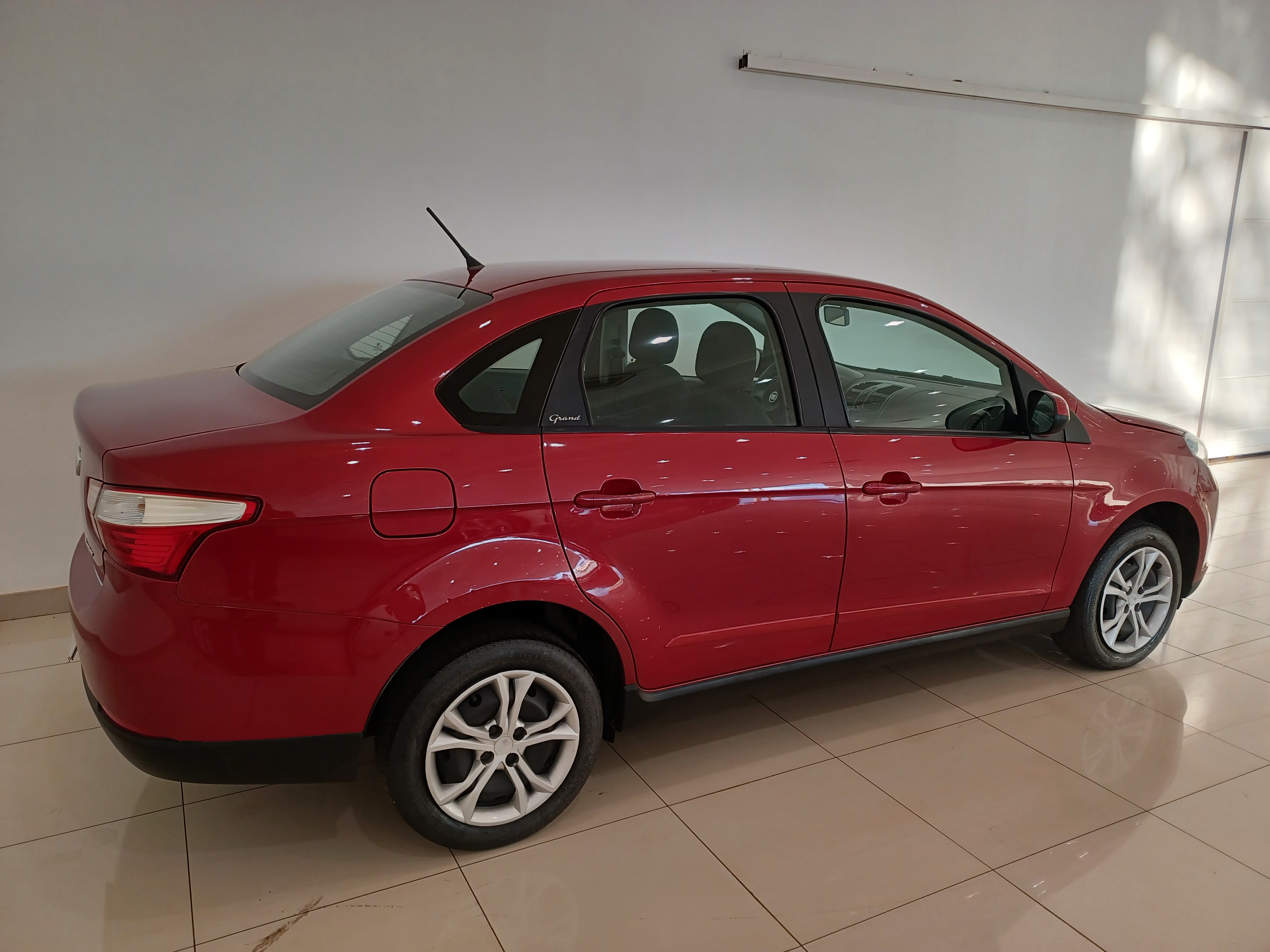 Fiat-GRAND SIENA-1.4 MPI ATTRACTIVE 8V FLEX 4P MANUAL