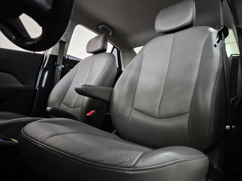 Hyundai-HB20S-1.6 PREMIUM 16V FLEX 4P AUTOMÁTICO