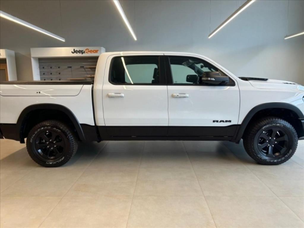 1500 5.7 V8 GASOLINA REBEL CD 4X4 AUTOMÁTICO5