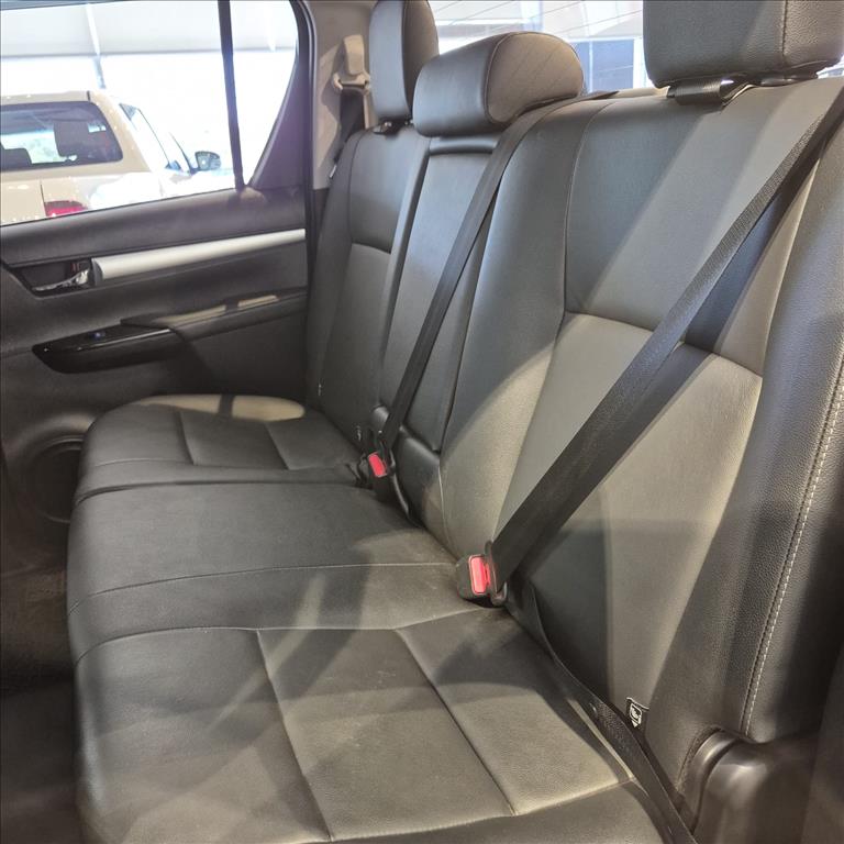 HILUX 2.8 D-4D TURBO DIESEL CD SRV 4X4 AUTOMÁTICO14