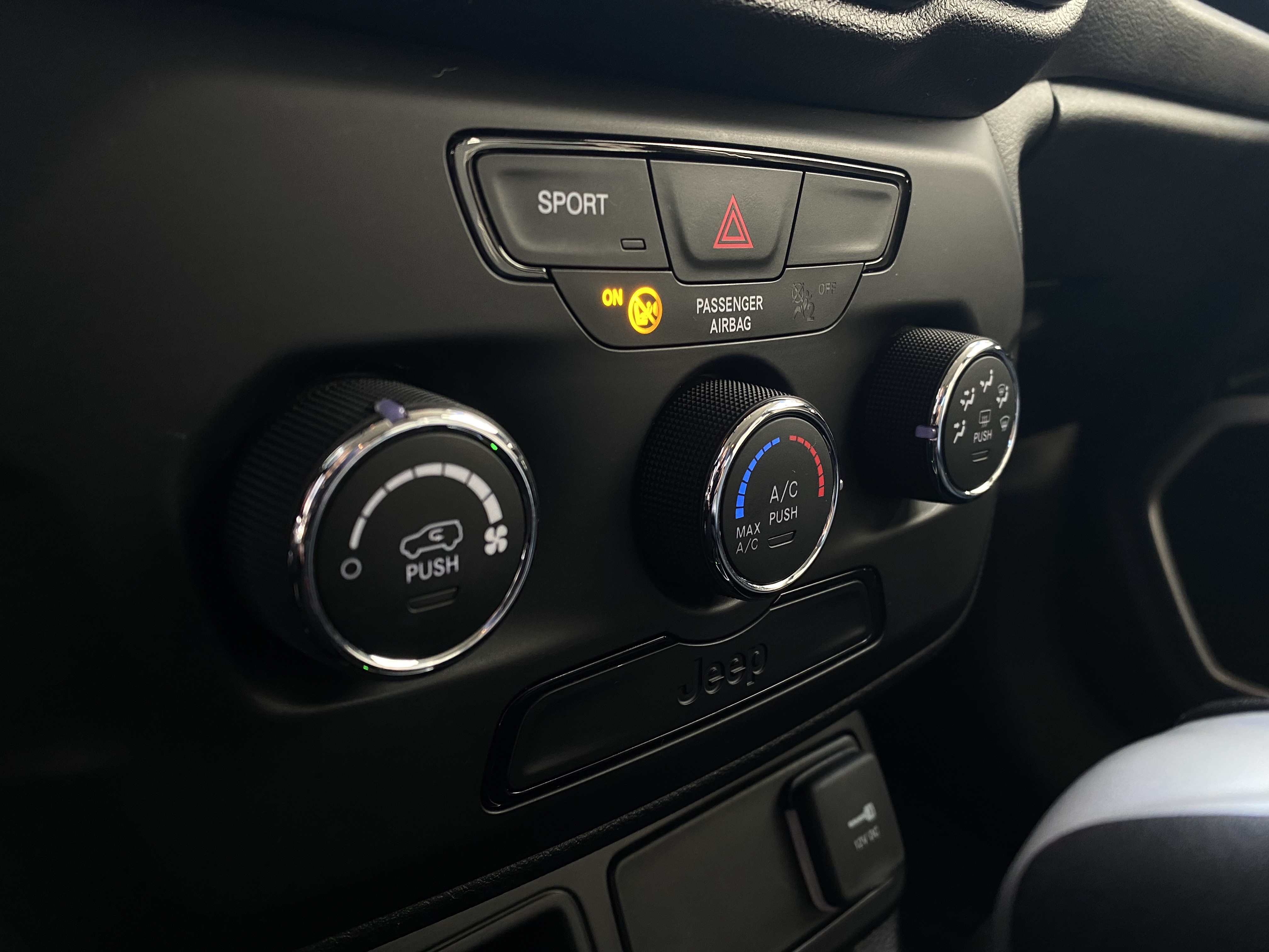 RENEGADE 1.8 16V FLEX 4P AUTOMÁTICO9