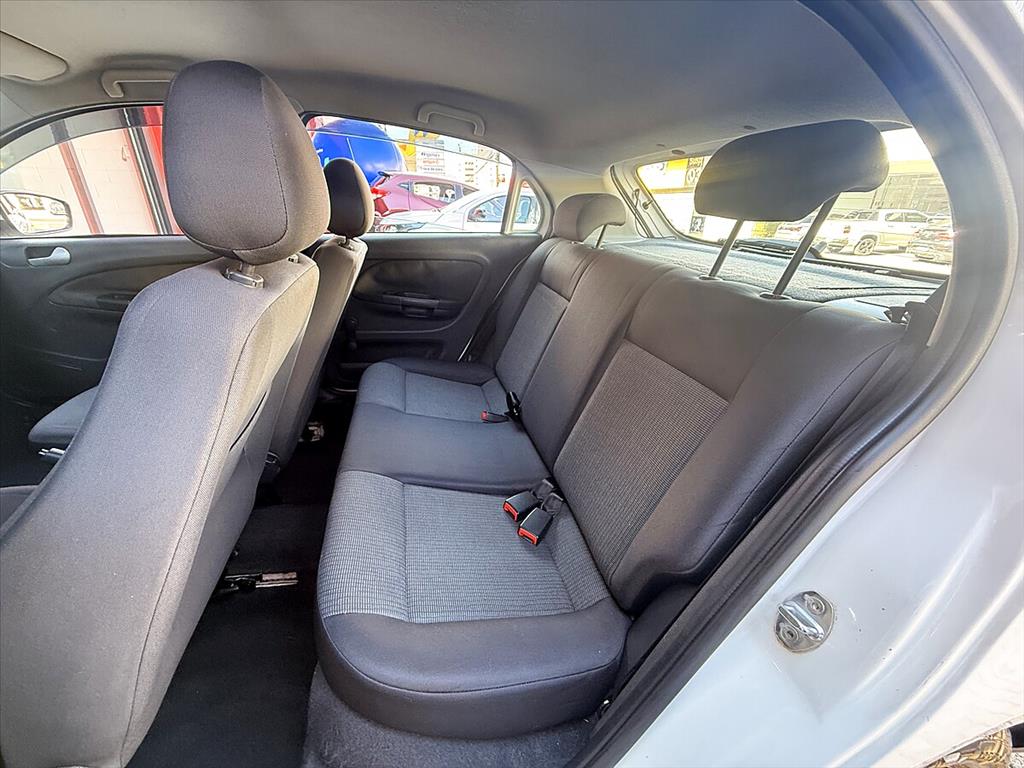 Volkswagen Gol - 1.0 MI 8V FLEX 4P MANUAL G.VI