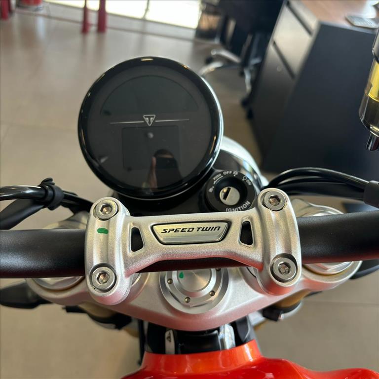 TRIUMPH-SPEED-TWIN RS