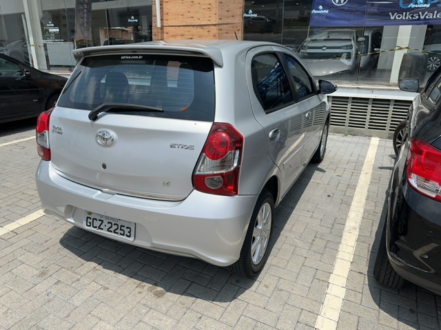 ETIOS 1.5 X PLUS 16V FLEX 4P AUTOMÁTICO