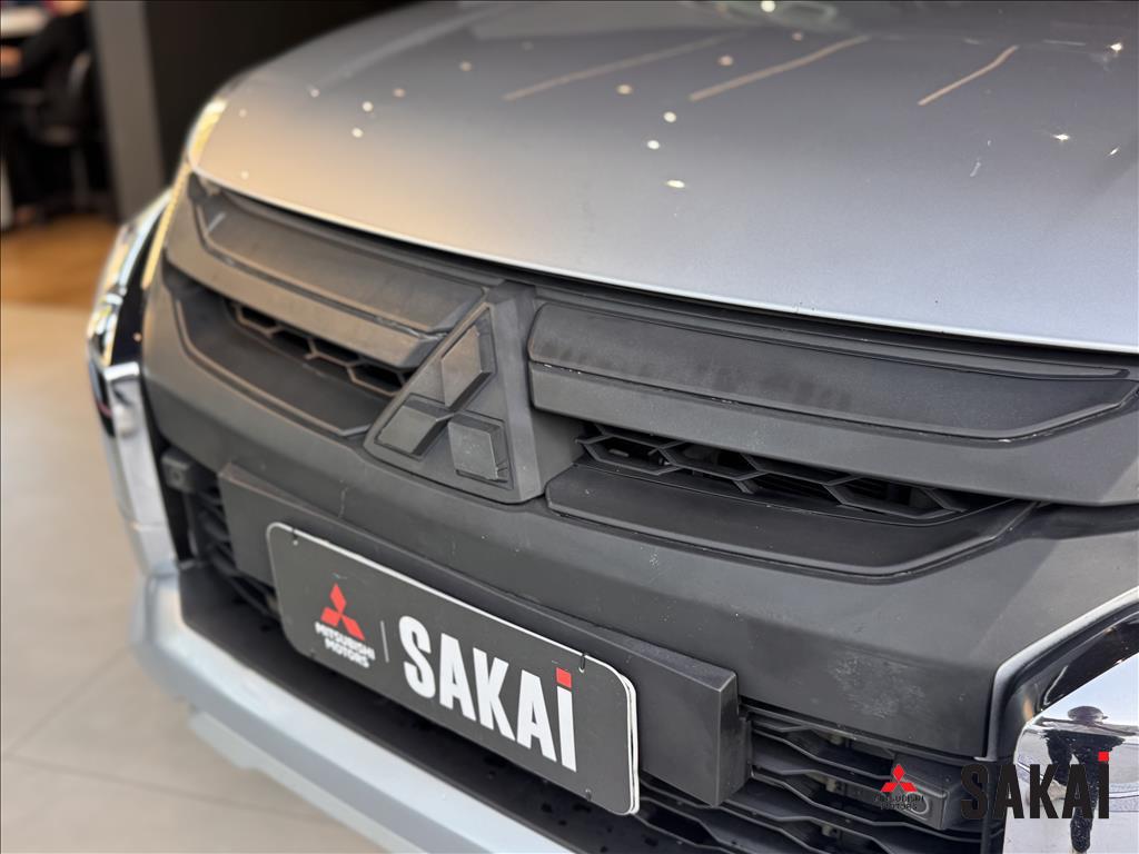 Mitsubishi-L200 TRITON-2.4 16V TURBO DIESEL SPORT HPE-S CD 4P 4X4 AUTOMÁTICO