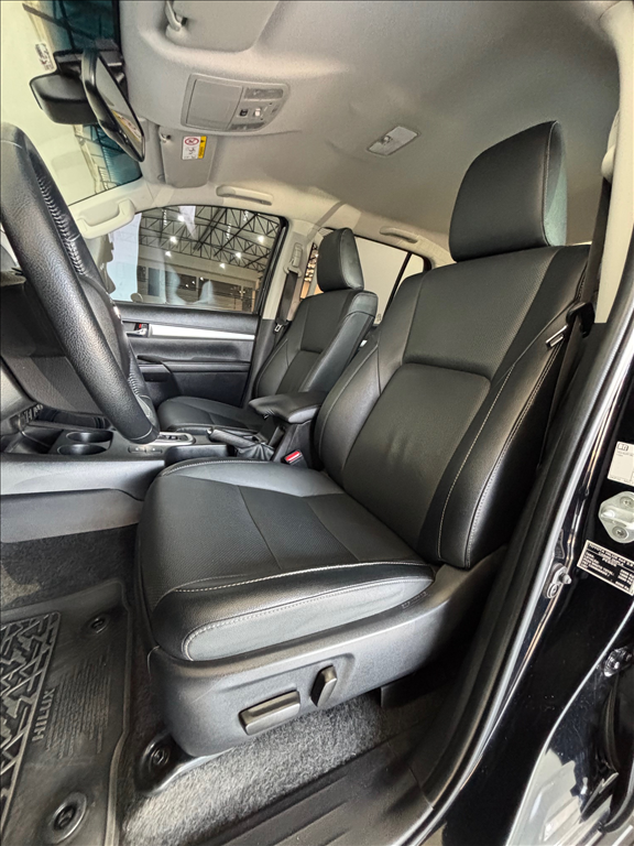 TOYOTA HILUX 2.8 D-4D TURBO DIESEL CD SRX 4X4 AUTOMÁTICO-8 - Paraná Veículos Campinas - Veículos novos e seminovos com qualidade e procedência - 0