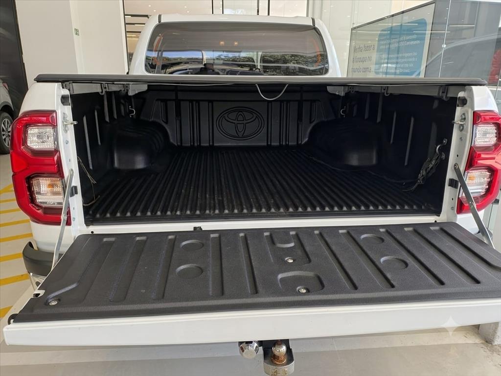 HILUX 2.8 D-4D TURBO DIESEL CD SRX 4X4 AUTOMÁTICO4