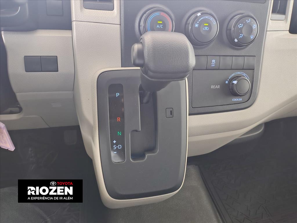 HIACE 2.8 D-4D TURBO DIESEL MINIBUS 15+1 DX AUTOMÁTICO14