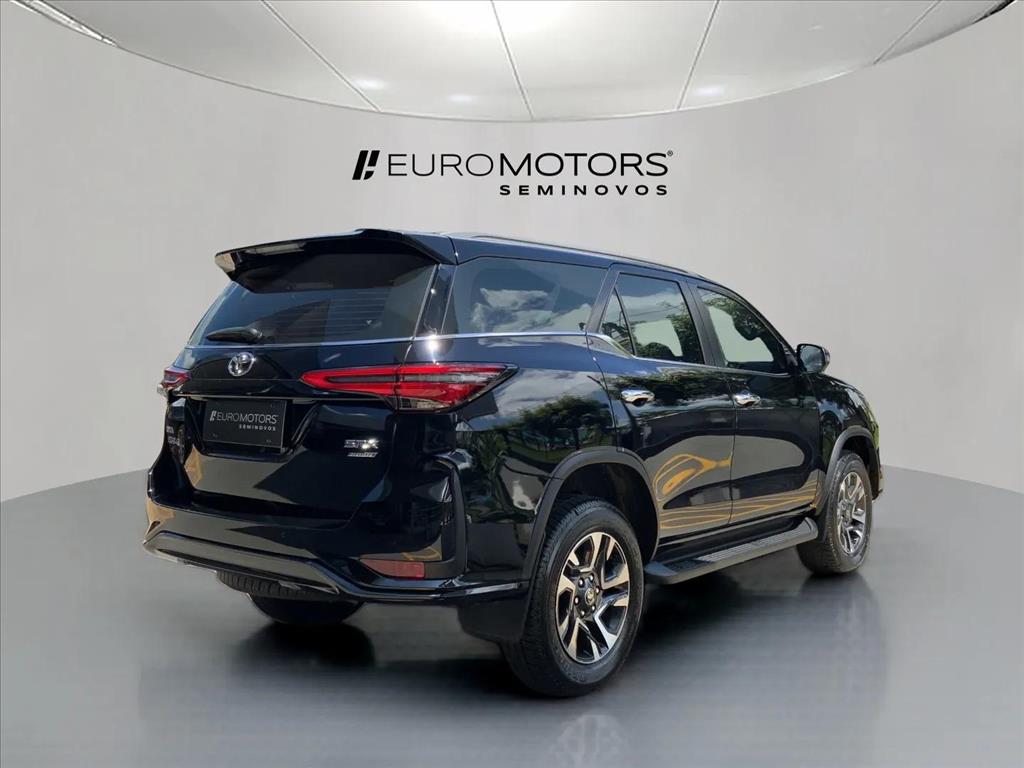 Toyota-HILUX SW4-2.8 D-4D TURBO DIESEL SRX PLATINUM 7L 4X4 AUTOMÁTICO