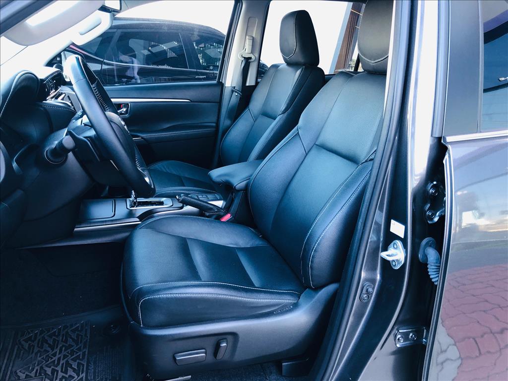 HILUX SW4 2.8 D-4D TURBO DIESEL SRX 4X4 AUTOMÁTICO6