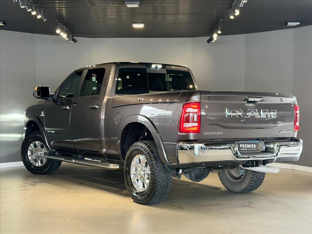 3500 6.7 I6 TURBO DIESEL LARAMIE CD 4X4 AUTOMÁTICO9