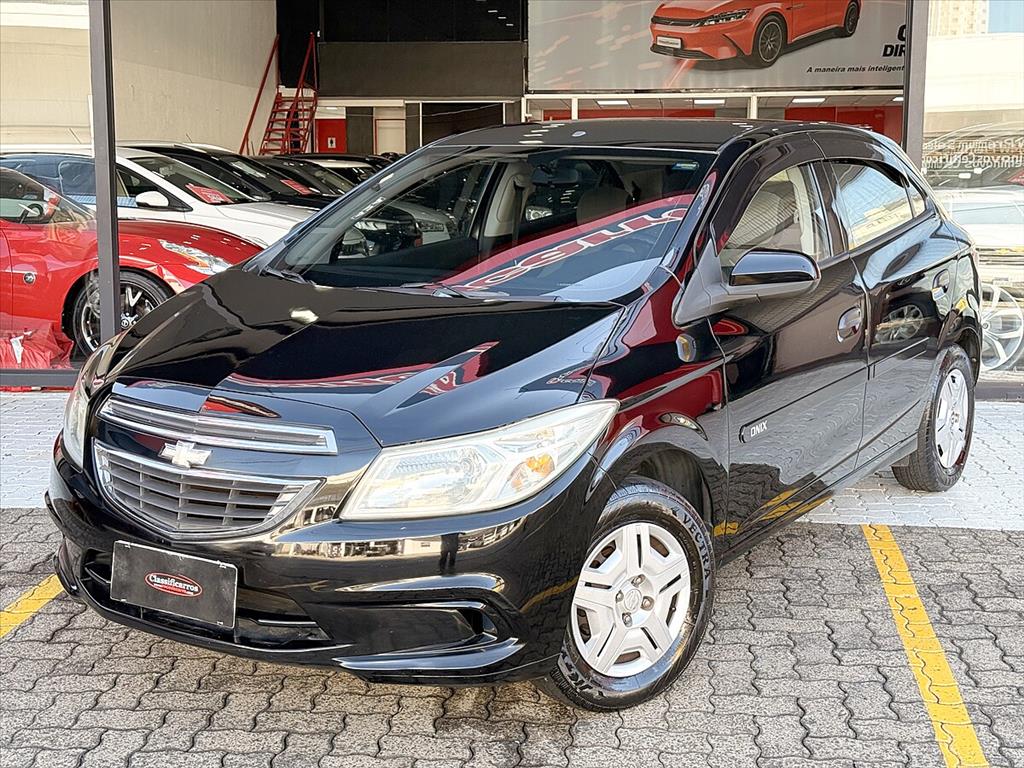 Chevrolet Onix - 1.0 MPFI LS 8V FLEX 4P MANUAL