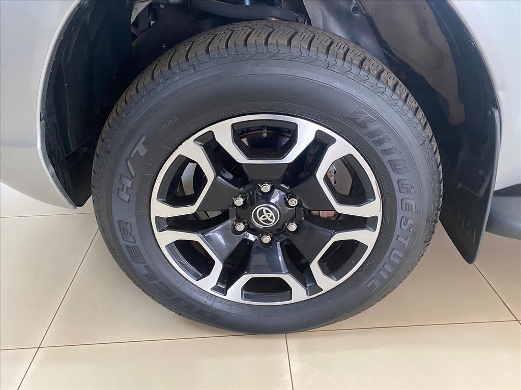 HILUX 2.8 D-4D TURBO DIESEL CD SRX 4X4 AUTOMÁTICO12