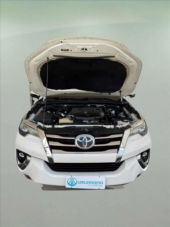 HILUX SW4 2.8 SRX 4X4 7 LUGARES 16V TURBO INTERCOOLER DIESEL 4P AUTOMÁTICO5