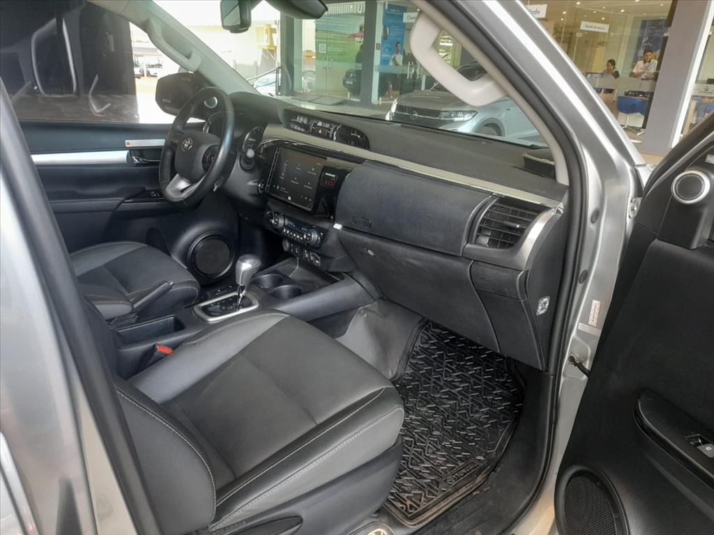 HILUX 2.8 D-4D TURBO DIESEL CD SRX 4X4 AUTOMÁTICO8