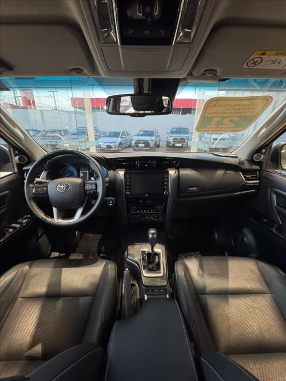 HILUX SW4 2.8 D-4D TURBO DIESEL SRX 7L 4X4 AUTOMÁTICO12
