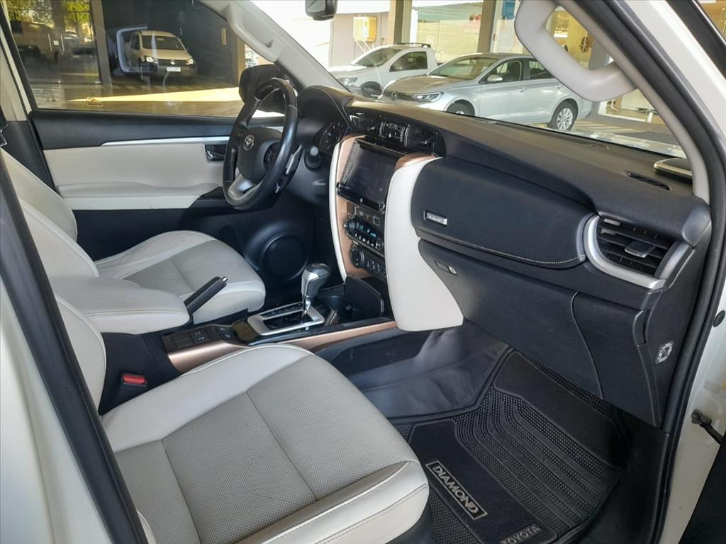 HILUX SW4 2.8 SRX DIAMOND 4X4 7 LUGARES 16V TURBO INTERCOOLER DIESEL 4P AUTOMÁTICO11