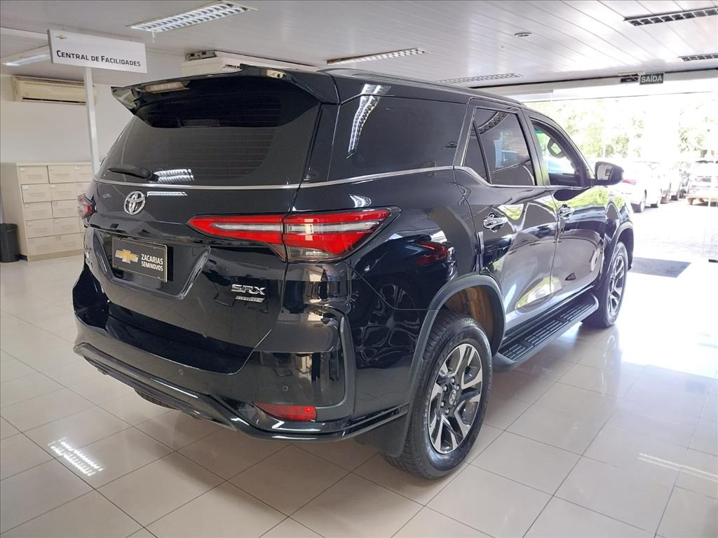 HILUX SW4 2.8 D-4D TURBO DIESEL SRX PLATINUM 7L 4X4 AUTOMÁTICO4