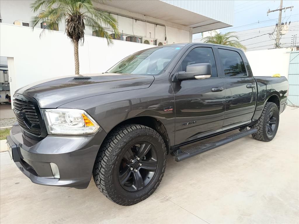 CLASSIC 5.7 V8 GASOLINA LARAMIE CD 4X4 AUTOMÁTICO1