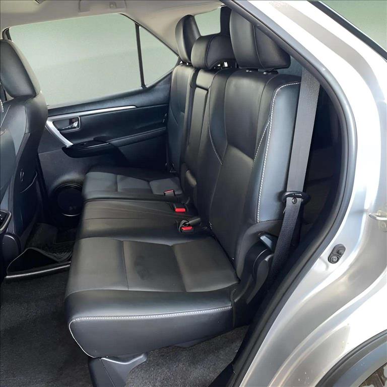 HILUX SW4 2.8 D-4D TURBO DIESEL SRX PLATINUM 7L 4X4 AUTOMÁTICO9