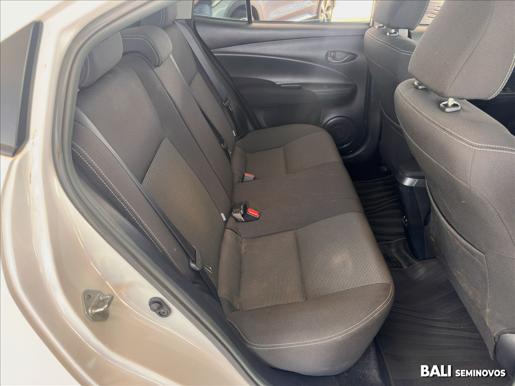 YARIS 1.5 16V FLEX SEDAN XL LIVE MULTIDRIVE13