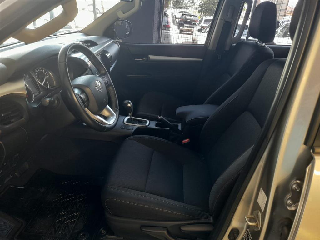 HILUX 2.8 D-4D TURBO DIESEL CD SR 4X4 AUTOMÁTICO10