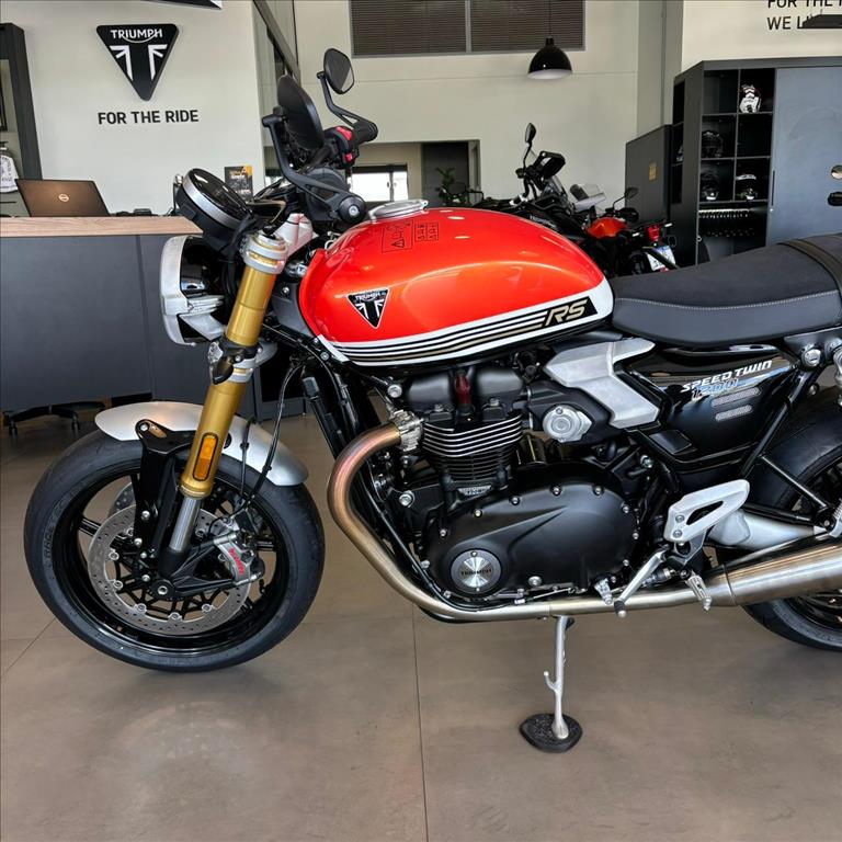 TRIUMPH-SPEED-TWIN RS