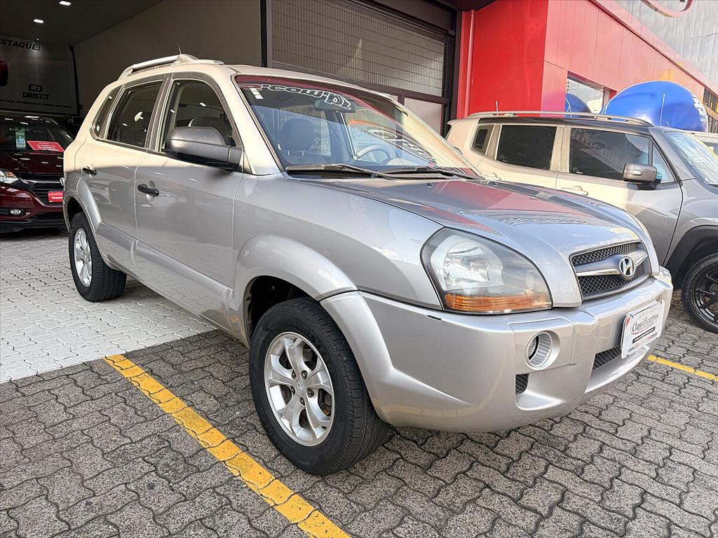 Hyundai Tucson - 2.0 MPFI GL 16V 142CV 2WD GASOLINA 4P AUTOMÁTICO