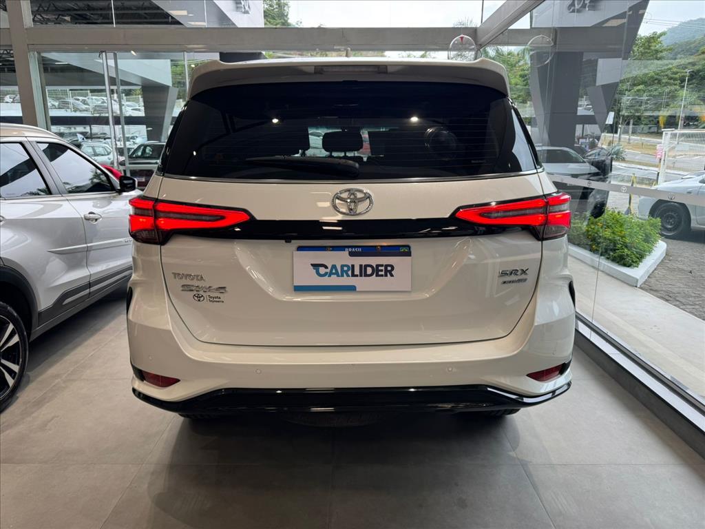 HILUX 2.8 D-4D TURBO DIESEL CD SRX 4X4 AUTOMÁTICO3