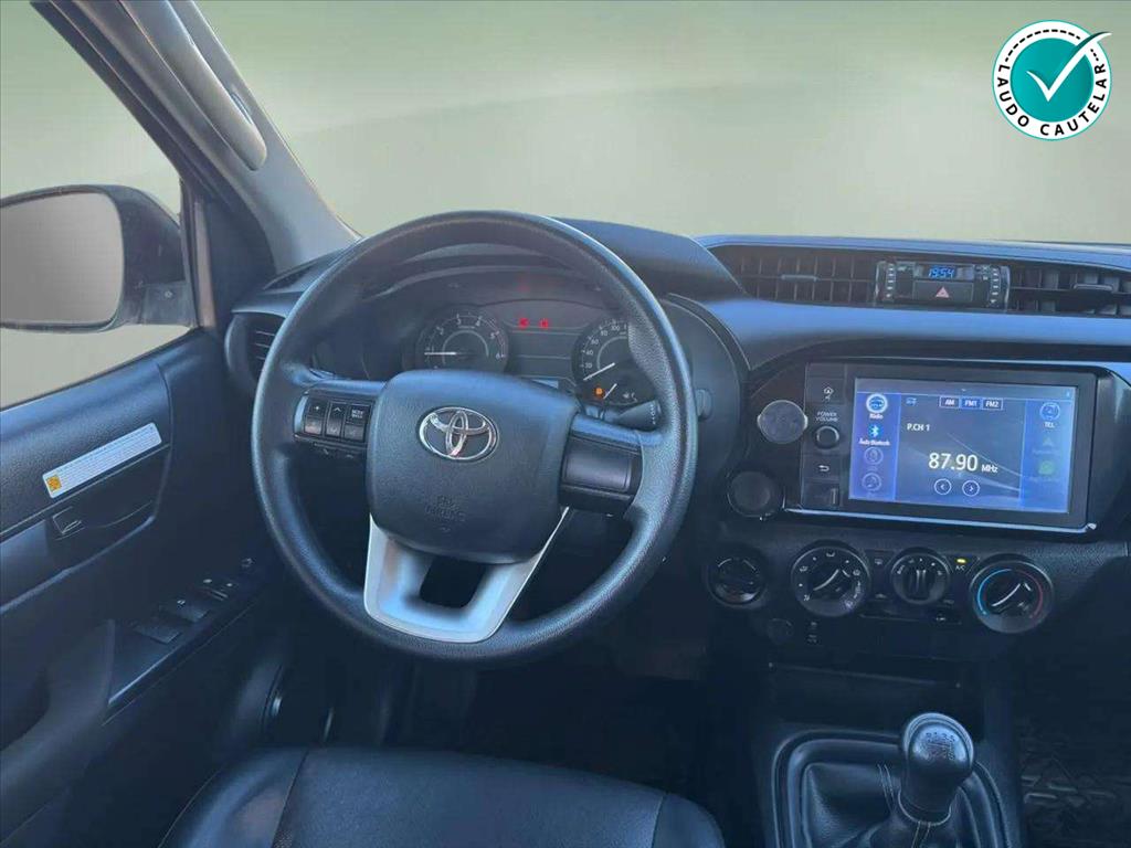 HILUX 2.8 D-4D TURBO DIESEL CD POWER PACK 4X4 MANUAL10