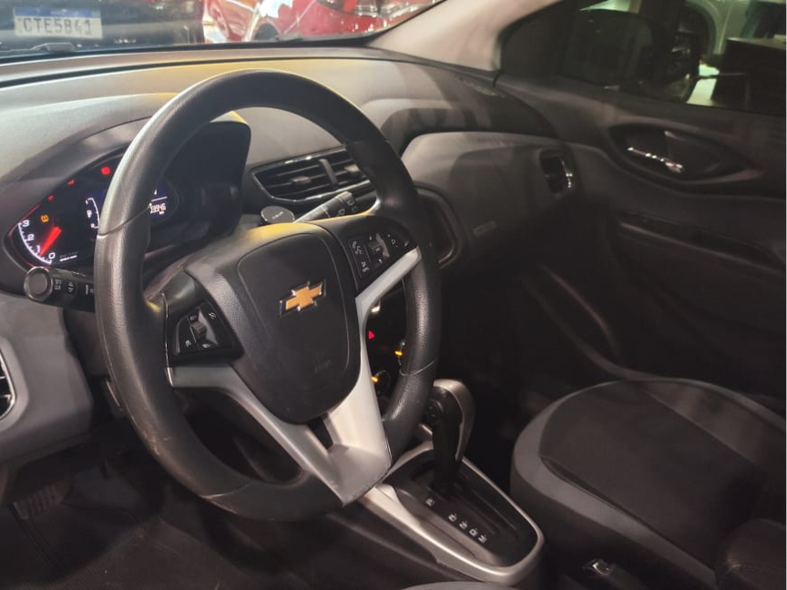 ONIX 1.4 MPFI ACTIV 8V FLEX 4P AUTOMÁTICO9