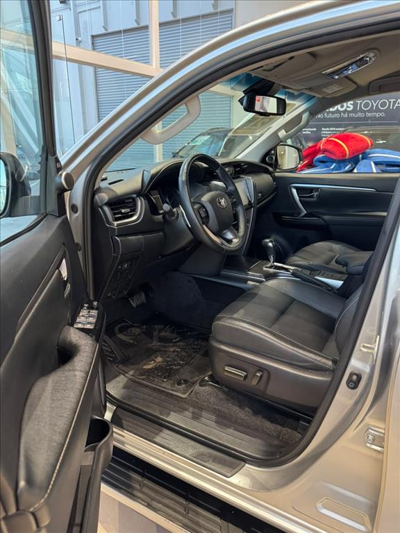 HILUX SW4 2.8 D-4D TURBO DIESEL SRX 7L 4X4 AUTOMÁTICO7