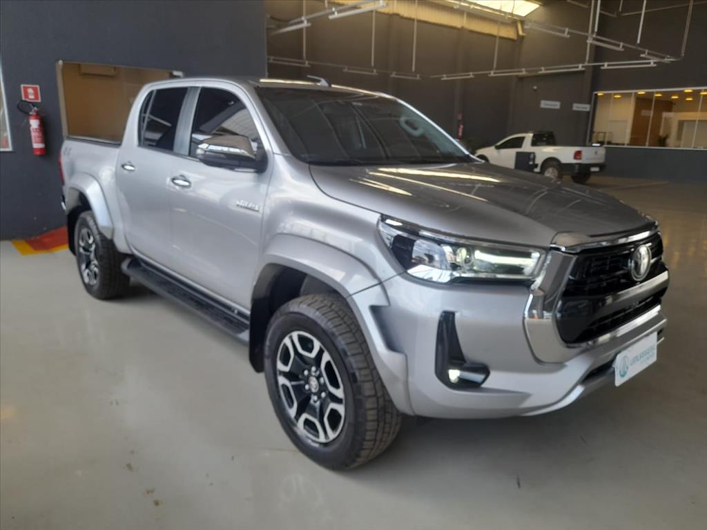 HILUX 2.8 D-4D TURBO DIESEL CD SRX 4X4 AUTOMÁTICO2