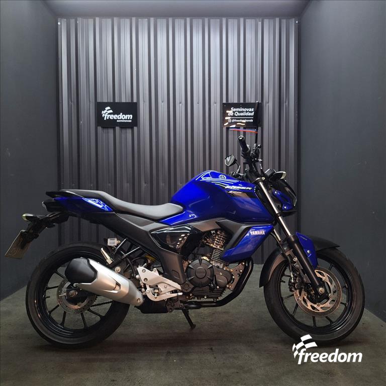 Moto YAMAHA do modelo FAZER FZ15 ABS 2022/2023
