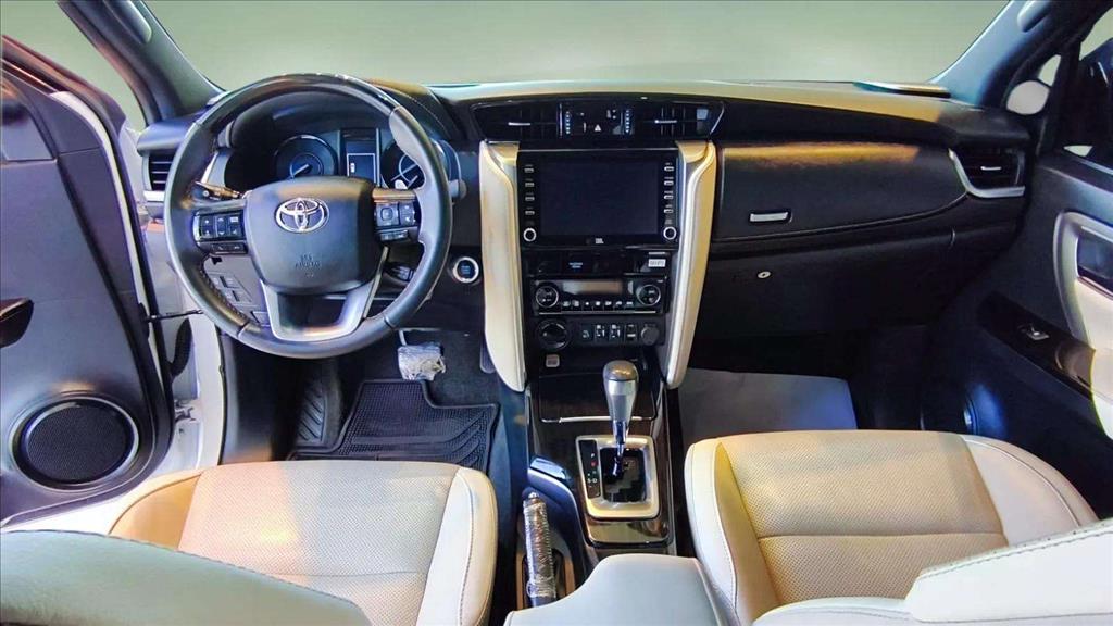 HILUX SW4 2.8 D-4D TURBO DIESEL DIAMOND 7L 4X4 AUTOMÁTICO5